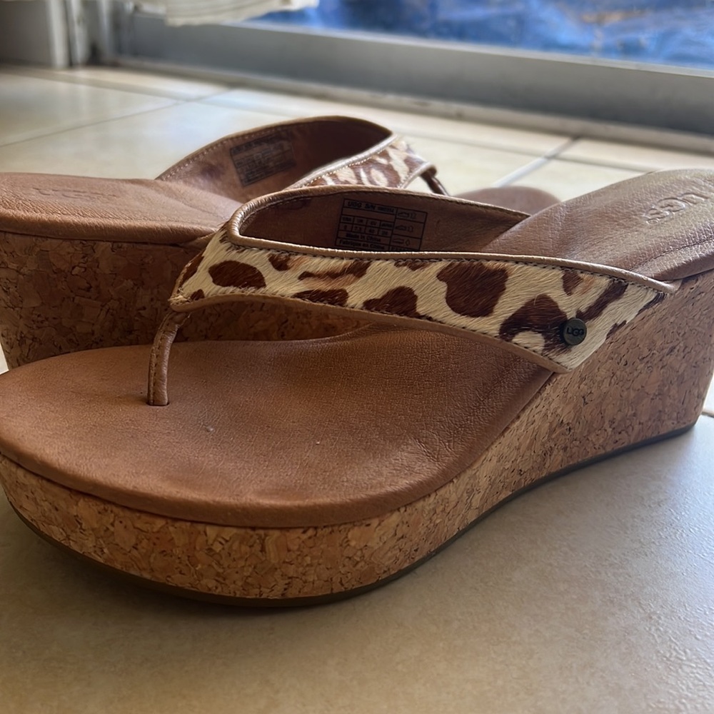 UGG NATASSIA LEOPARD WEDGE CALF HAIR CORK SANDALS 8,5 PERFECT CONDITION - Picture 2 of 3